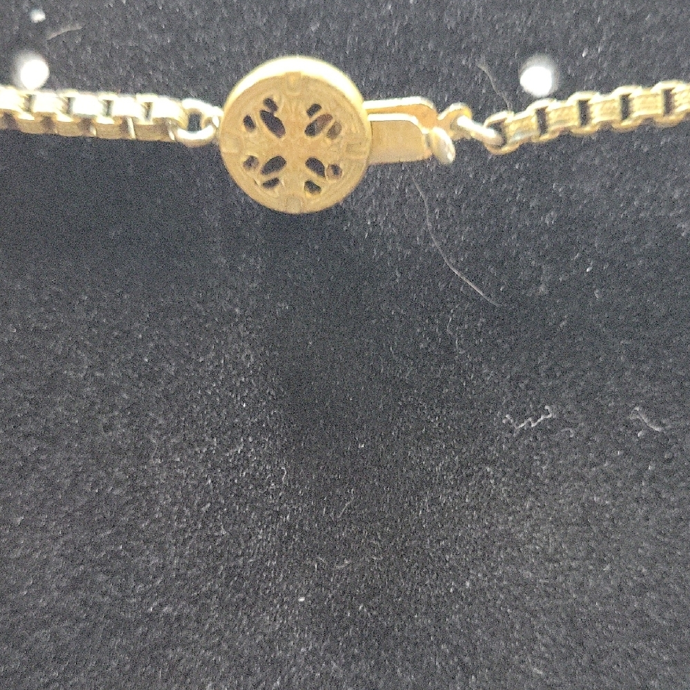 Elegant Gold and Black Pendant Necklace - Picture 3 of 3